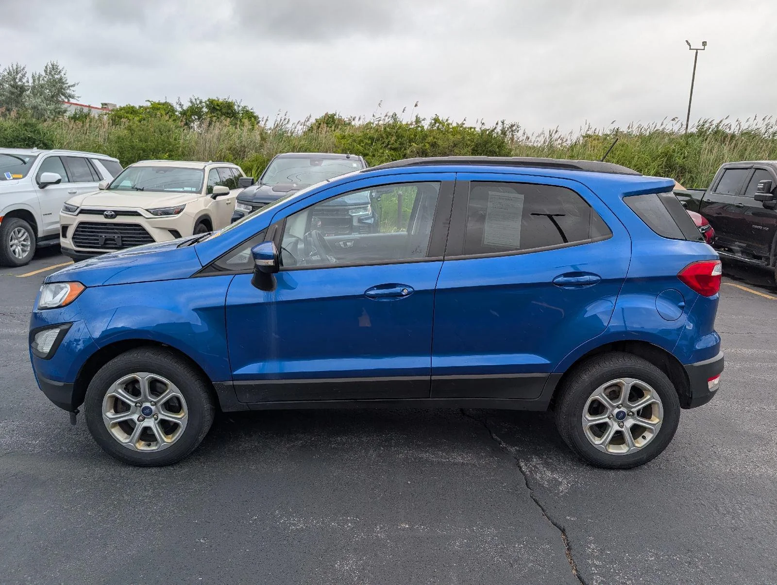 Used 2021 Lightning Blue Ford SE image 5