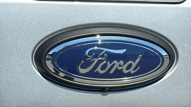Used 2024 Silver Ford Lariat image 28