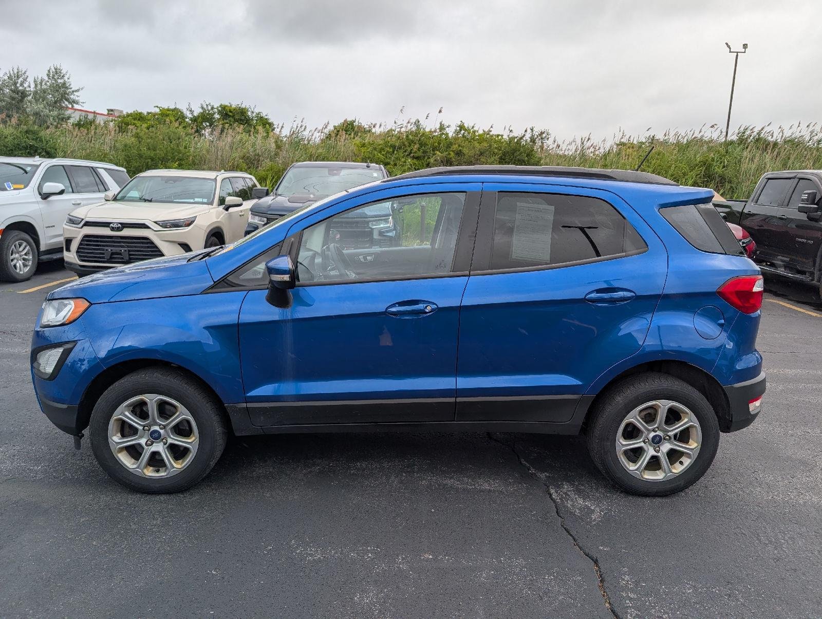 Used 2021 Lightning Blue Ford SE image 5