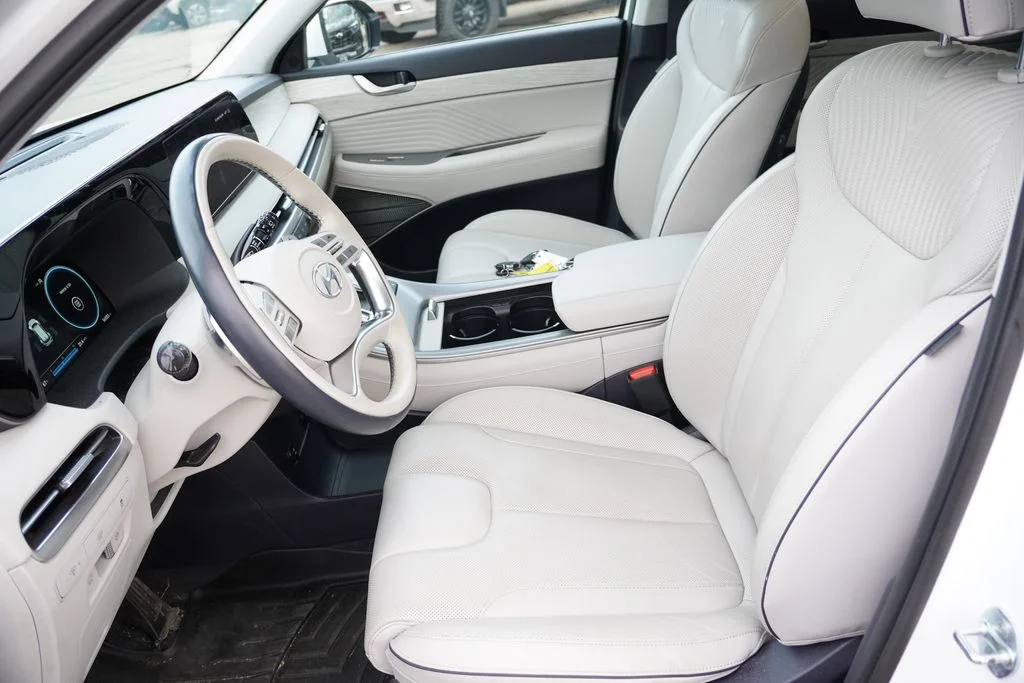 Used 2023 Hyper White Hyundai Calligraphy image 6