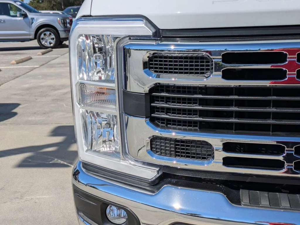 2025 Ford F-350 Super Duty Chassis Cab XL - Photo 9