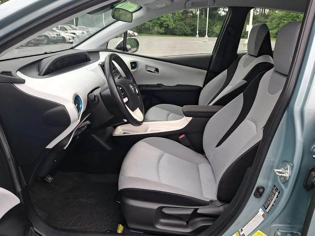 Certified Used 2018 Beige Toyota Three image 13