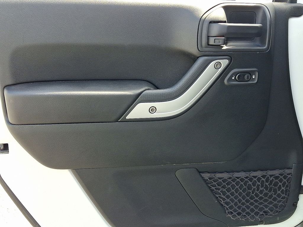 Used 2017 White Jeep Unlimited Sahara image 13
