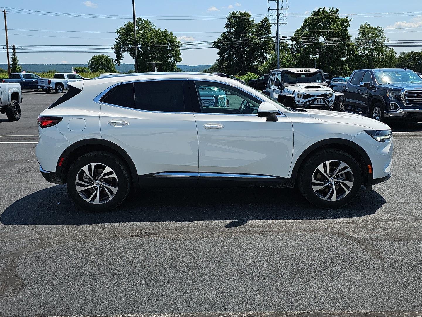 Used 2023 SUMMIT WHITE Buick Essence image 4