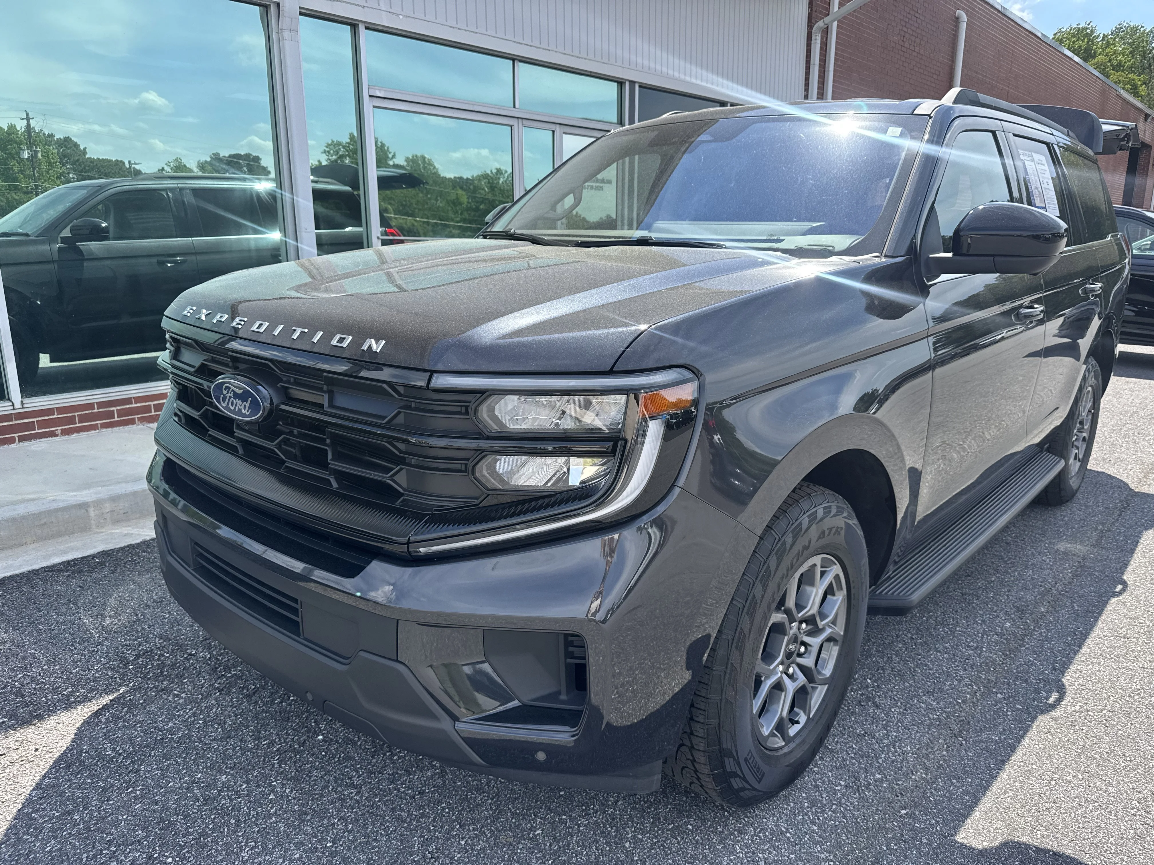 Used 2025 Dark Matter Gray Metallic Ford Active image 5