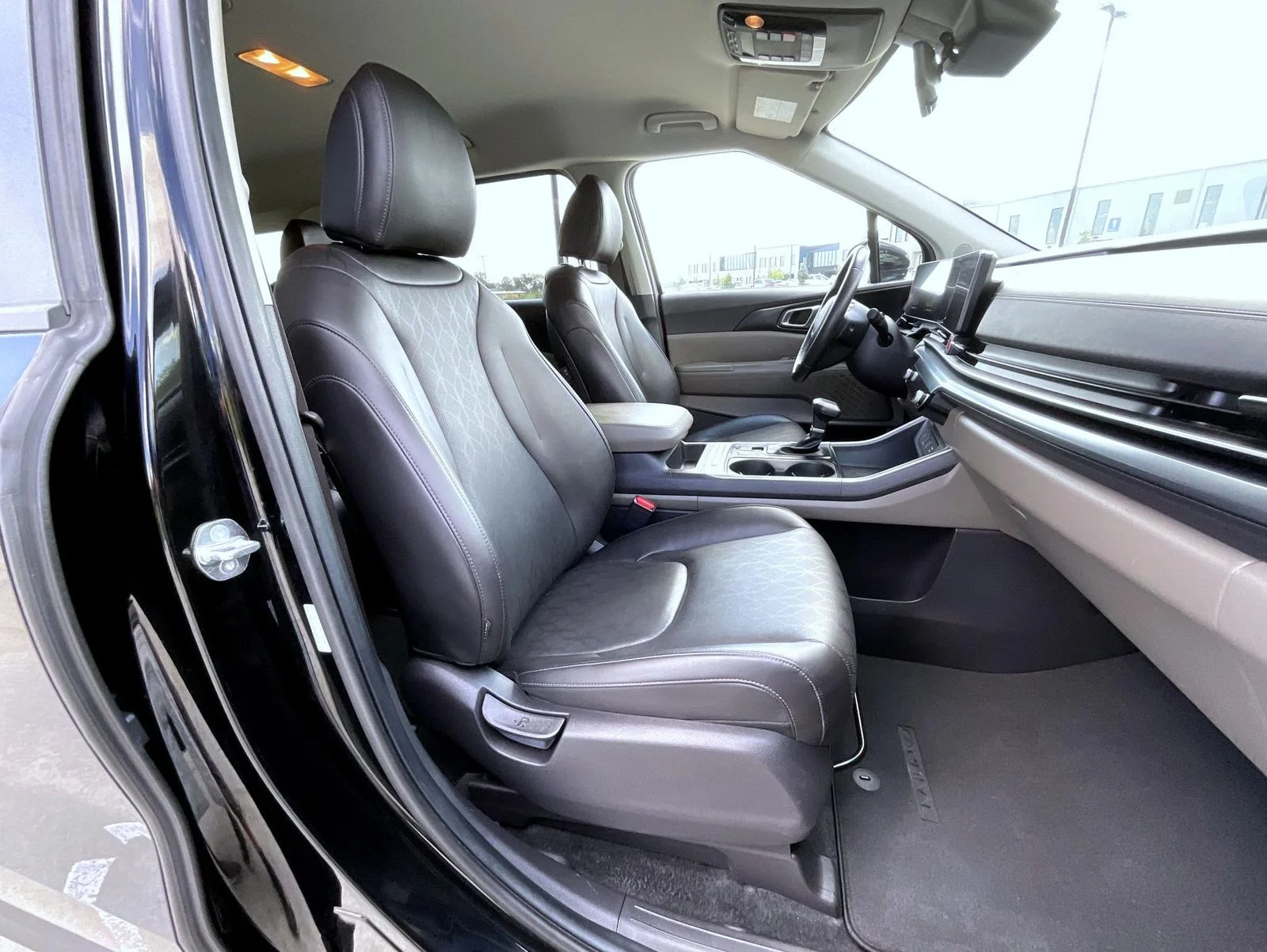 Used 2025 Black Kia LXS image 16