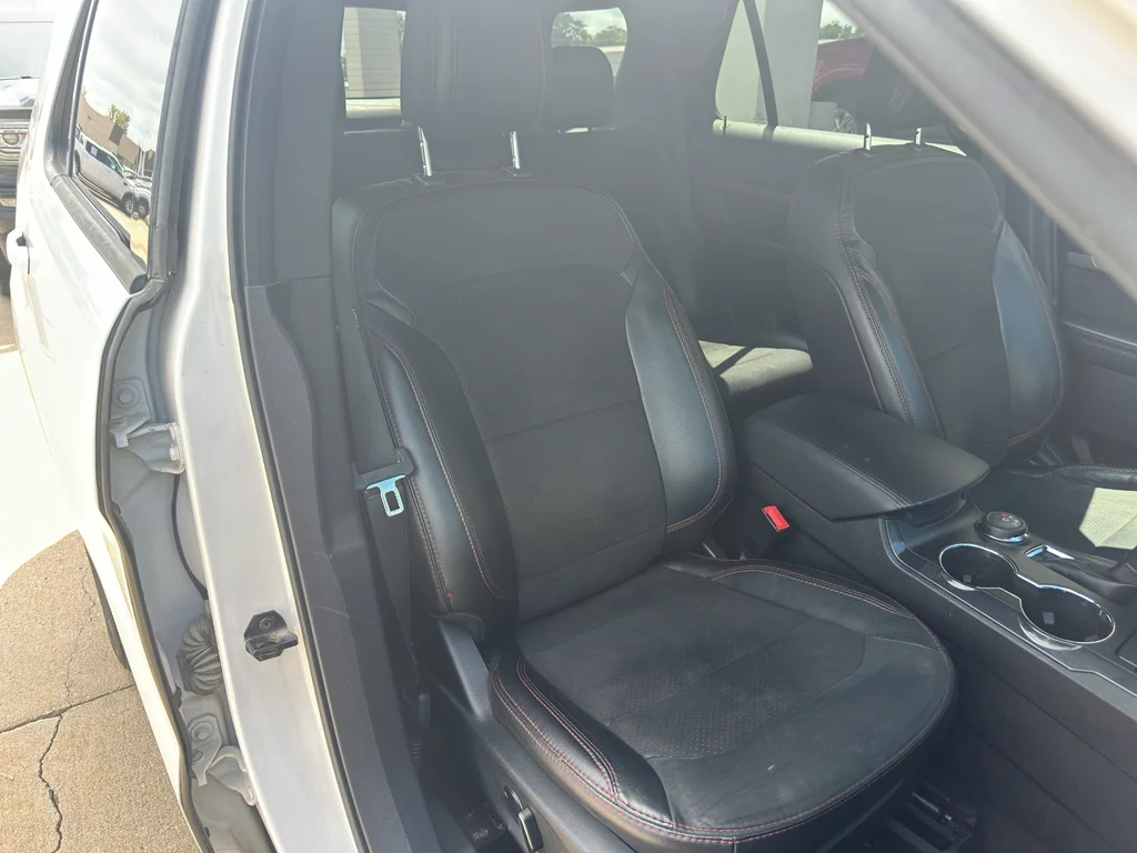 Used 2018 White Platinum Metallic Tri-Coat Ford XLT image 30