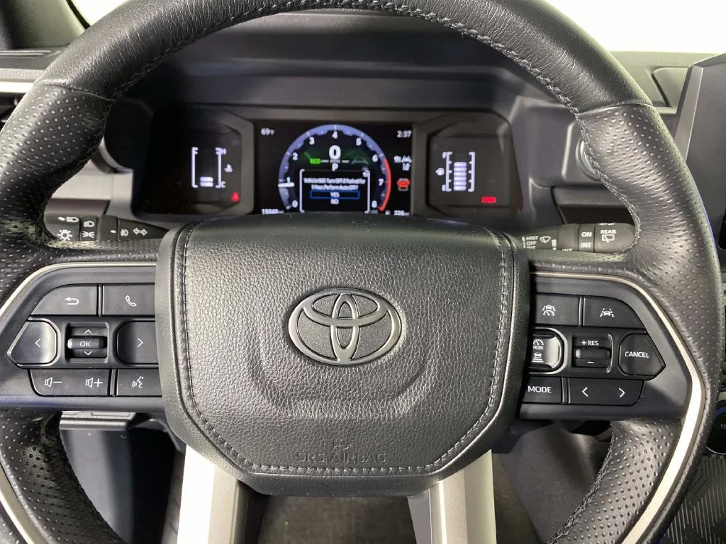 Used 2025 Cutting Edge Toyota SR5 image 14