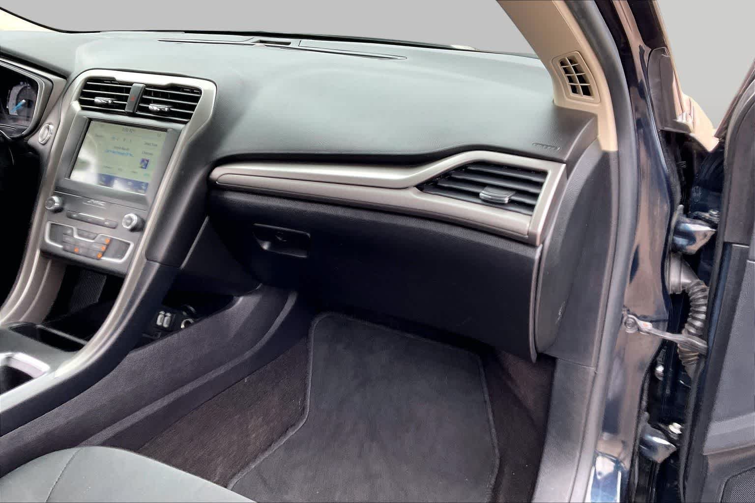 Used 2020 Alto Blue Metallic Tinted Clearcoat Ford SE image 18