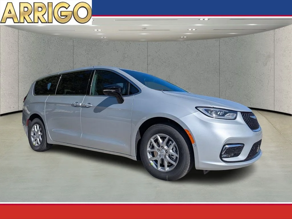 2026 Chrysler Pacifica Select's photo