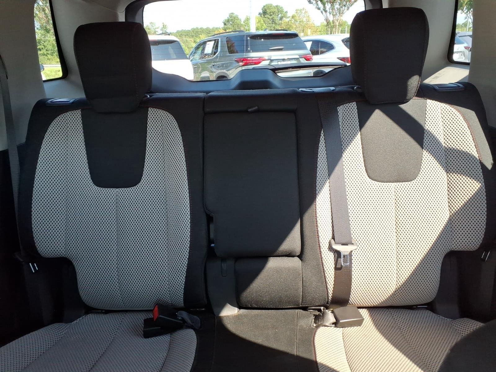 Used 2017 Quicksilver Metallic GMC SLE image 20