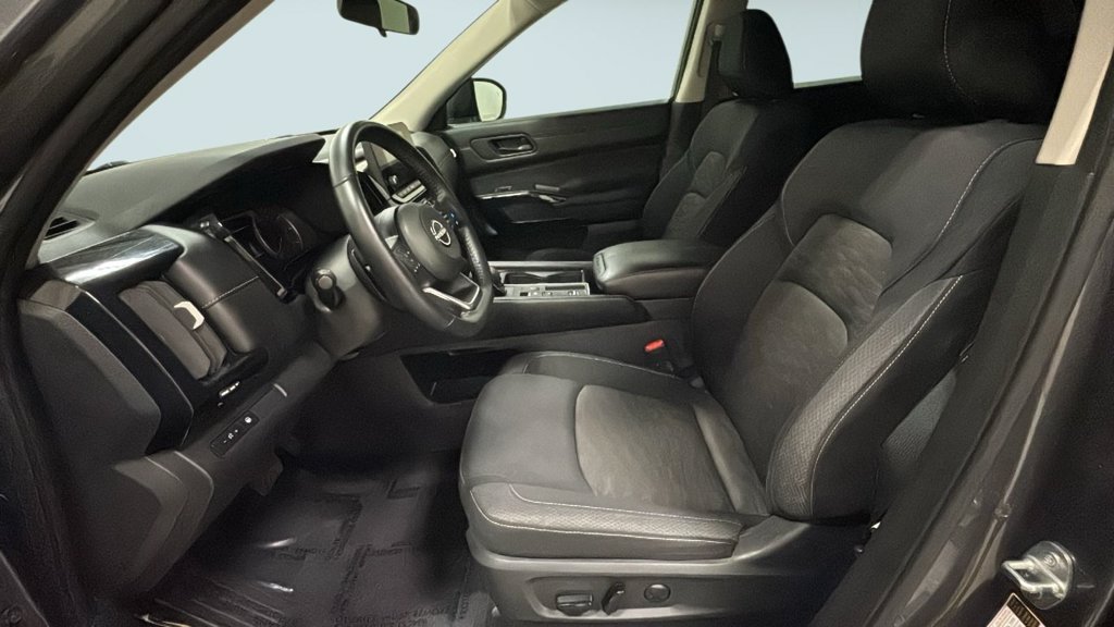Used 2024 Gray Nissan SV image 6