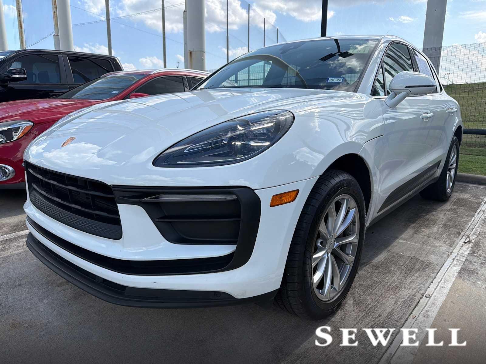 2022 Porsche Macan -'s photo