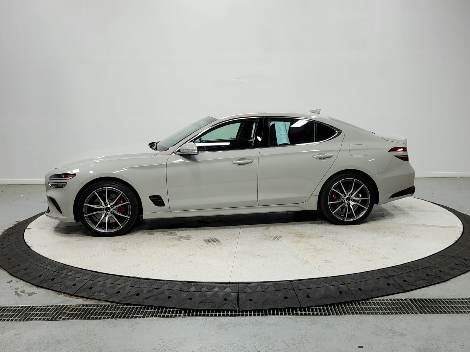 Used 2025 Gray Genesis 2.5T image 5