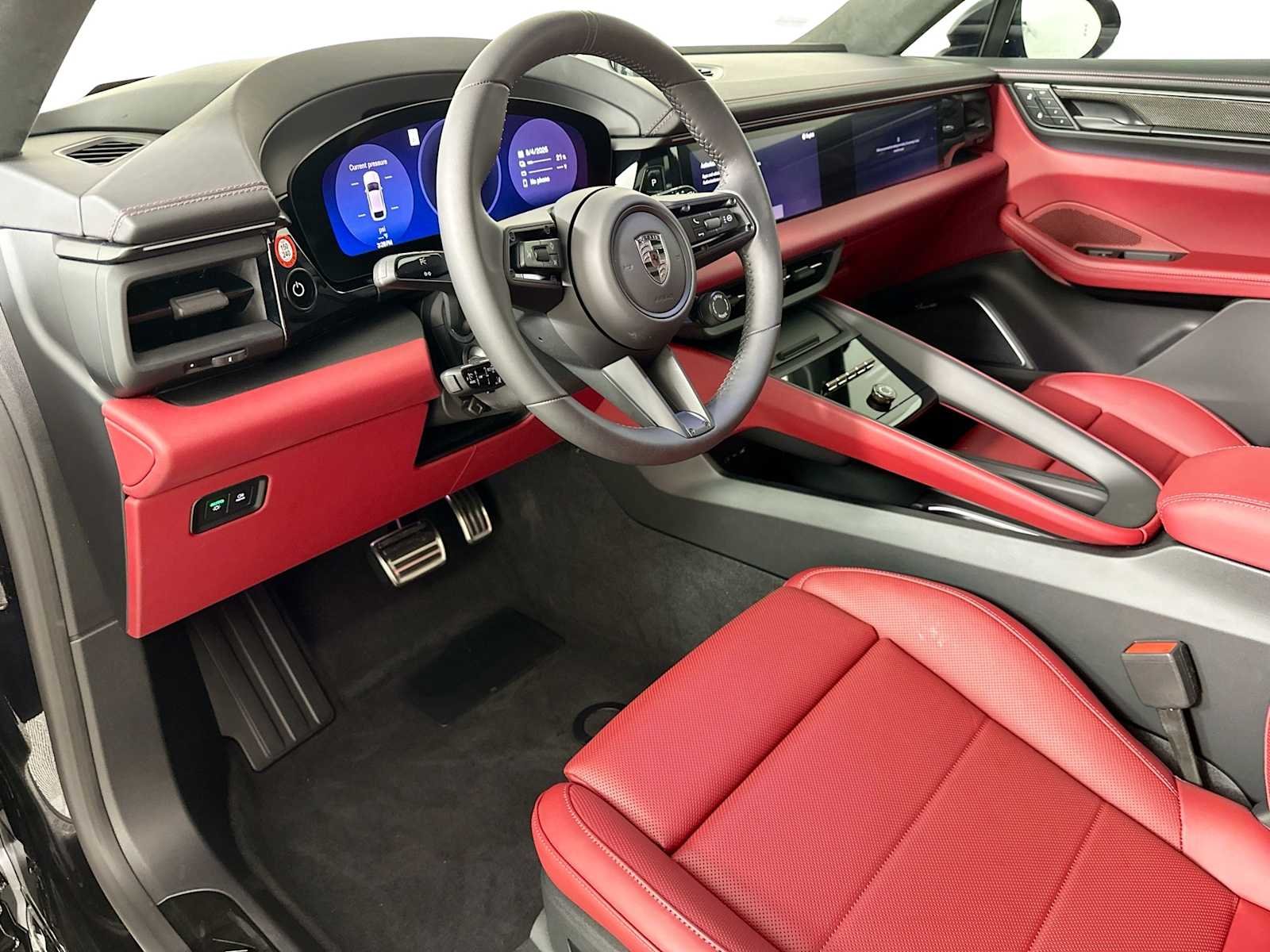 2025 Porsche Macan Turbo Electric - Photo 4