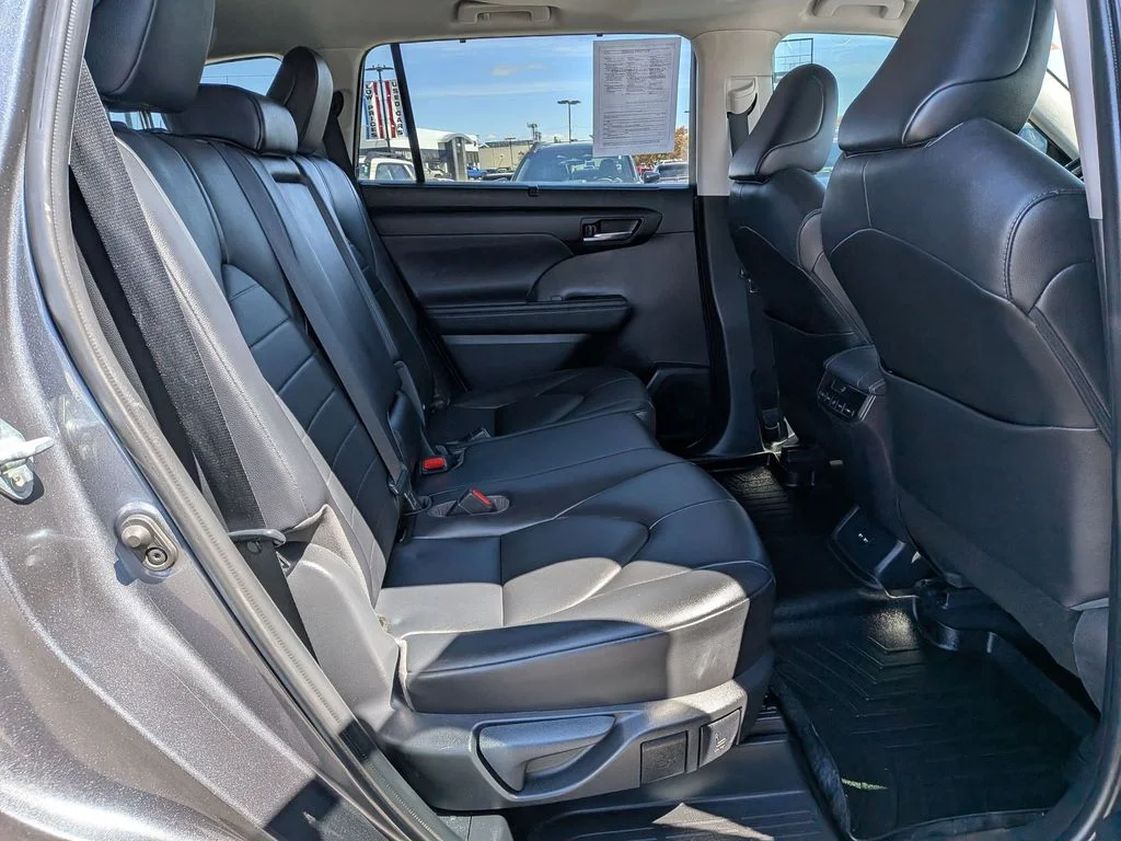 Used 2020 Magnetic Gray Metallic Toyota XLE image 21