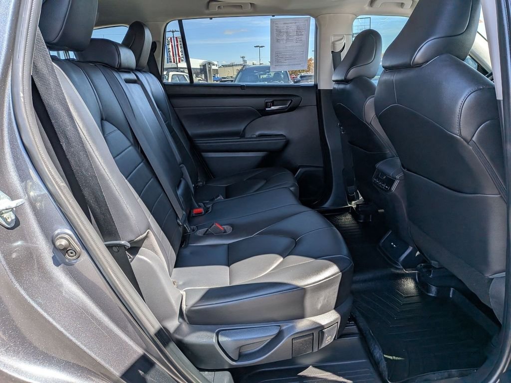 Used 2020 Magnetic Gray Metallic Toyota XLE image 21