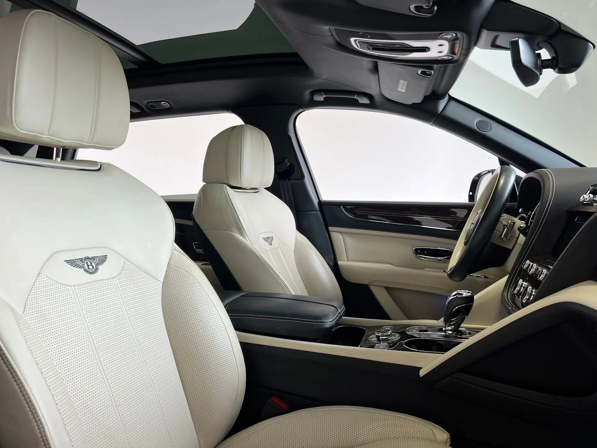 Used 2023 Blue Bentley  image 23