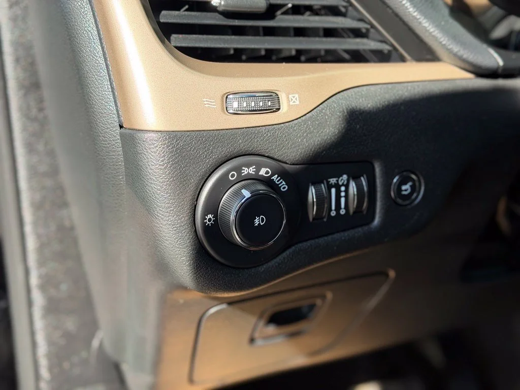 Used 2014 Black Jeep Latitude image 24