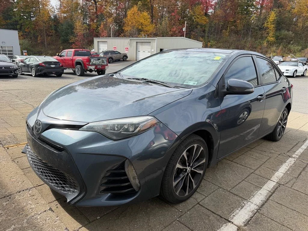 Used 2017 Gray Toyota SE image 1