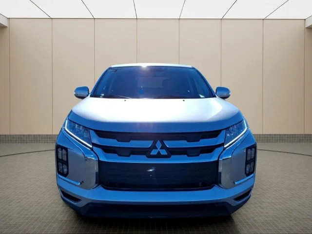 Used 2025 Black Mitsubishi 2.0 ES image 4