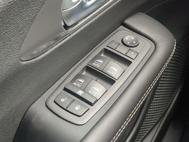New 2026 Silver Mist Clear-Coat Exterior Paint Chrysler Select image 29