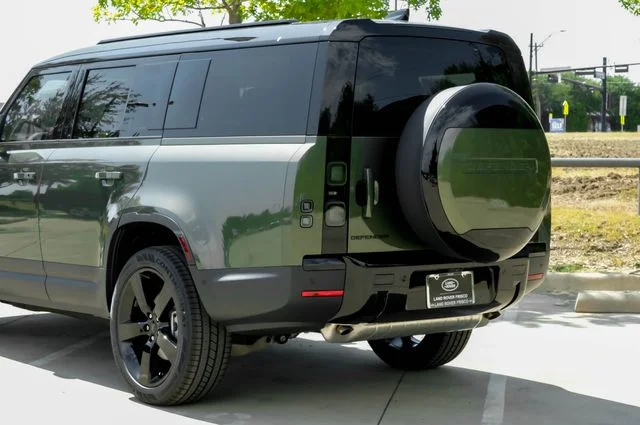 New 2026 Woolstone Green Metallic Land Rover S image 15