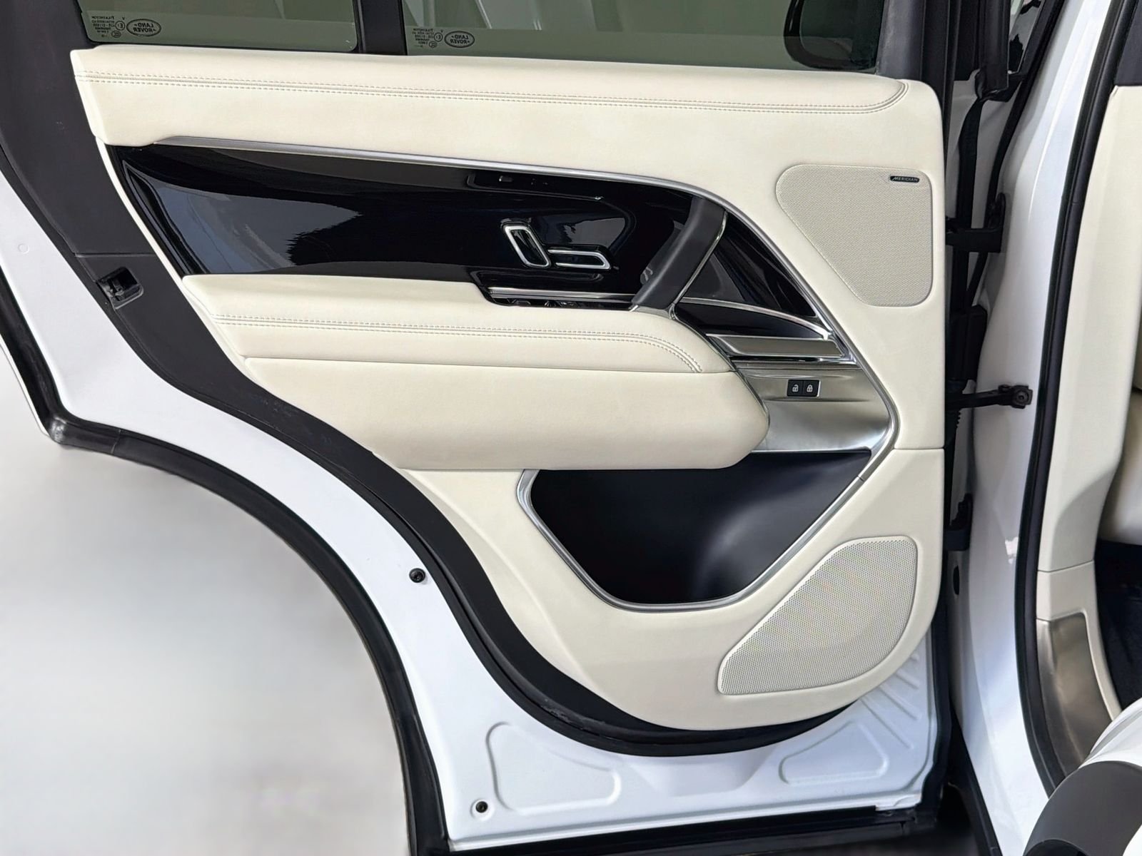 Certified Used 2023 Fuji White Land Rover SE image 26