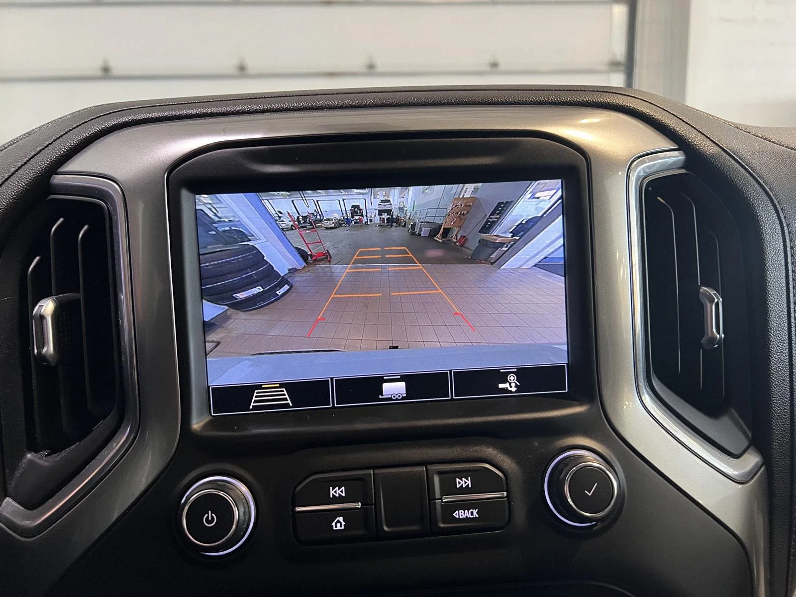 Used 2020 SUMMIT WHITE Chevrolet RST image 28