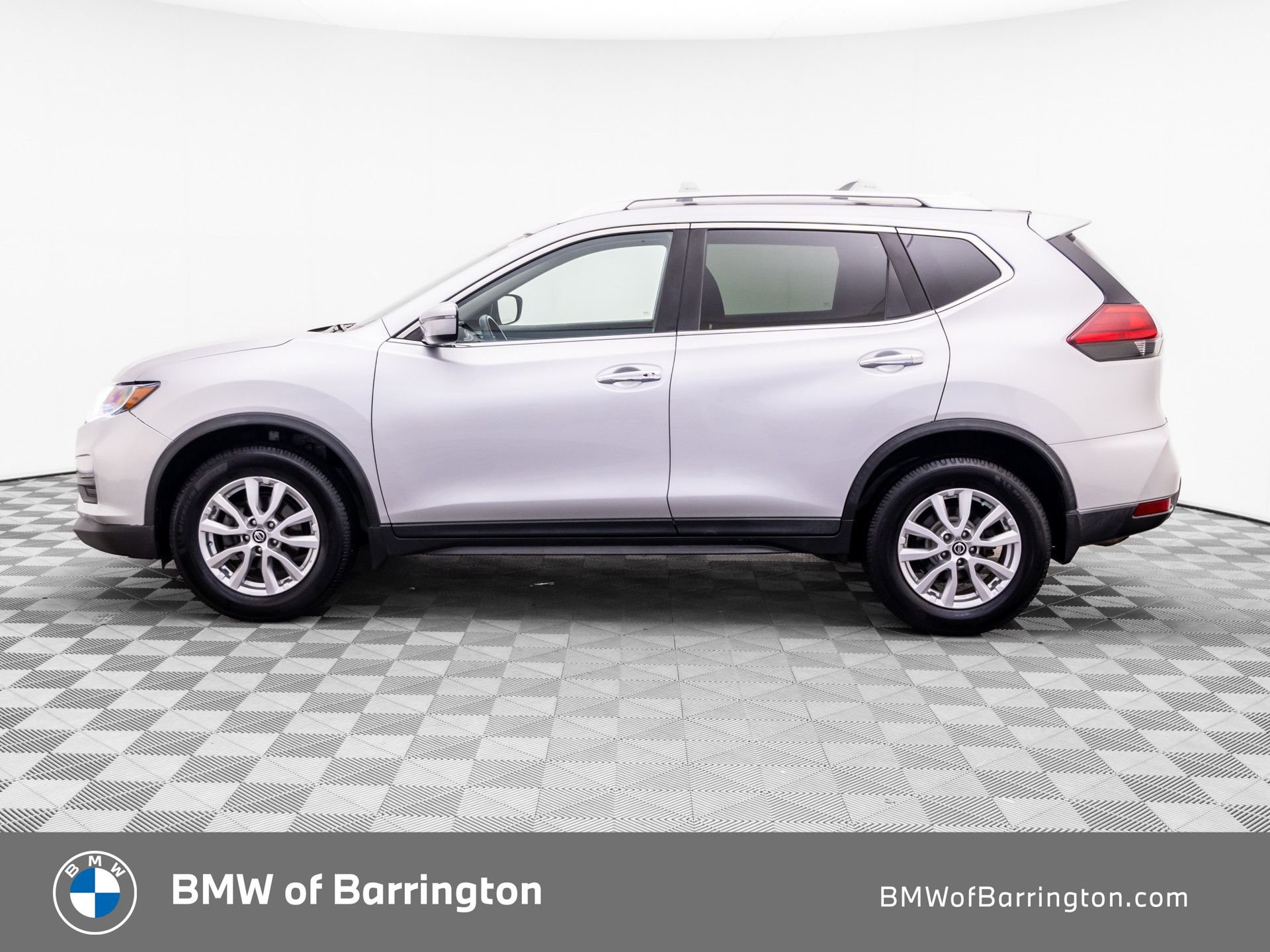 Used 2017 Nissan Rogue SV with VIN KNMAT2MV7HP539148 for sale in Barrington, IL