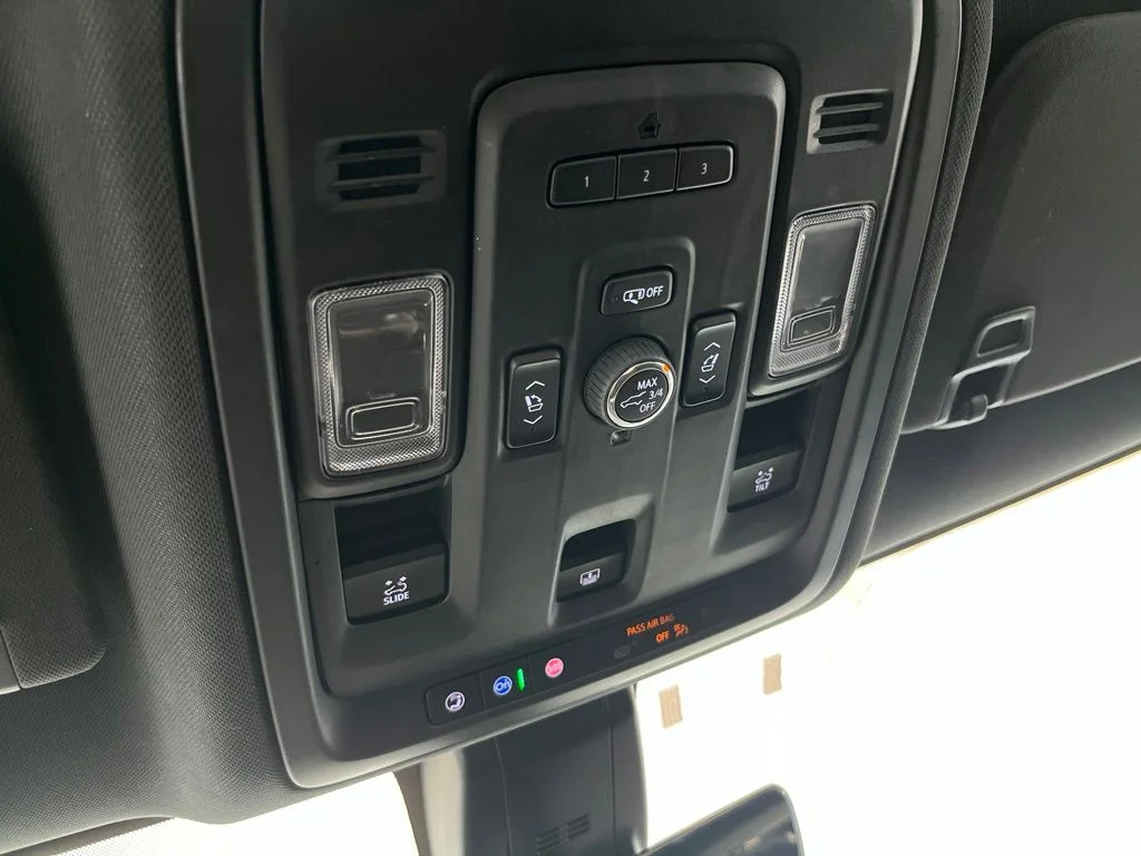 Used 2021 Summit White Chevrolet Premier image 17