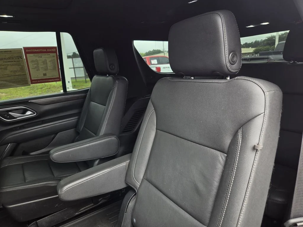 Used 2022 Black Chevrolet Z71 image 31