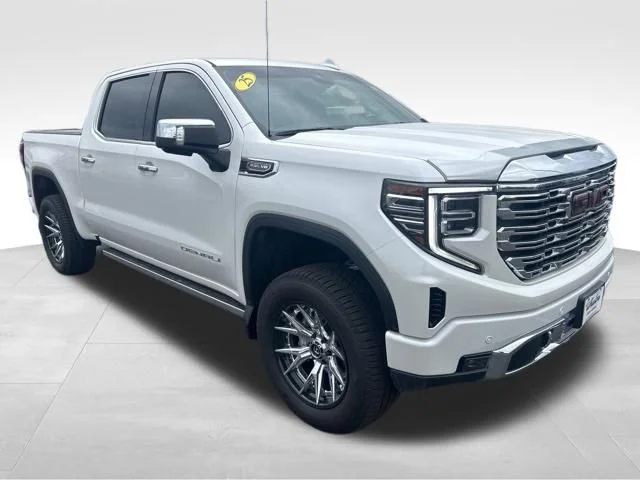 Used 2025 White Frost Tricoat GMC Denali image 8