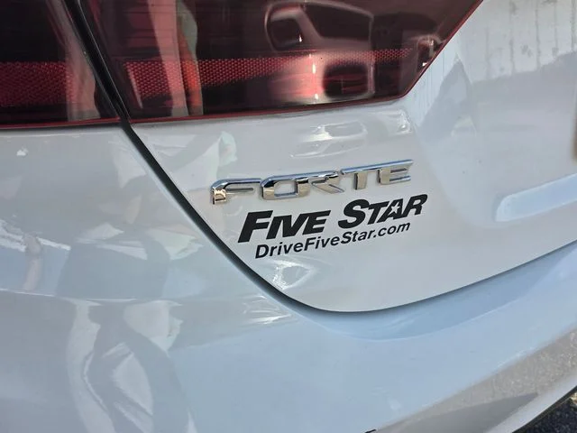 Used 2020 White Kia LXS image 10