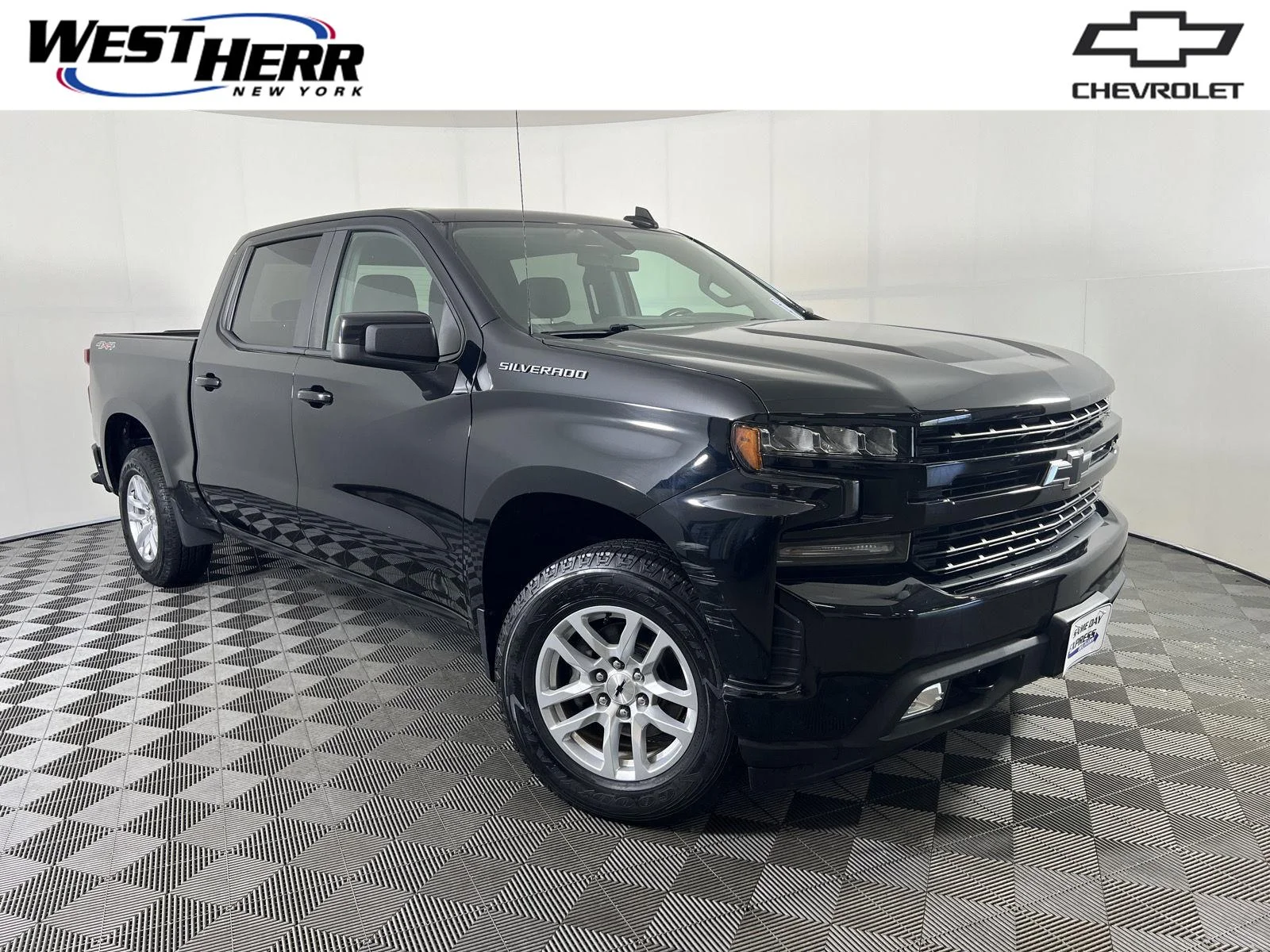 Used 2019 BLACK Chevrolet RST image 1