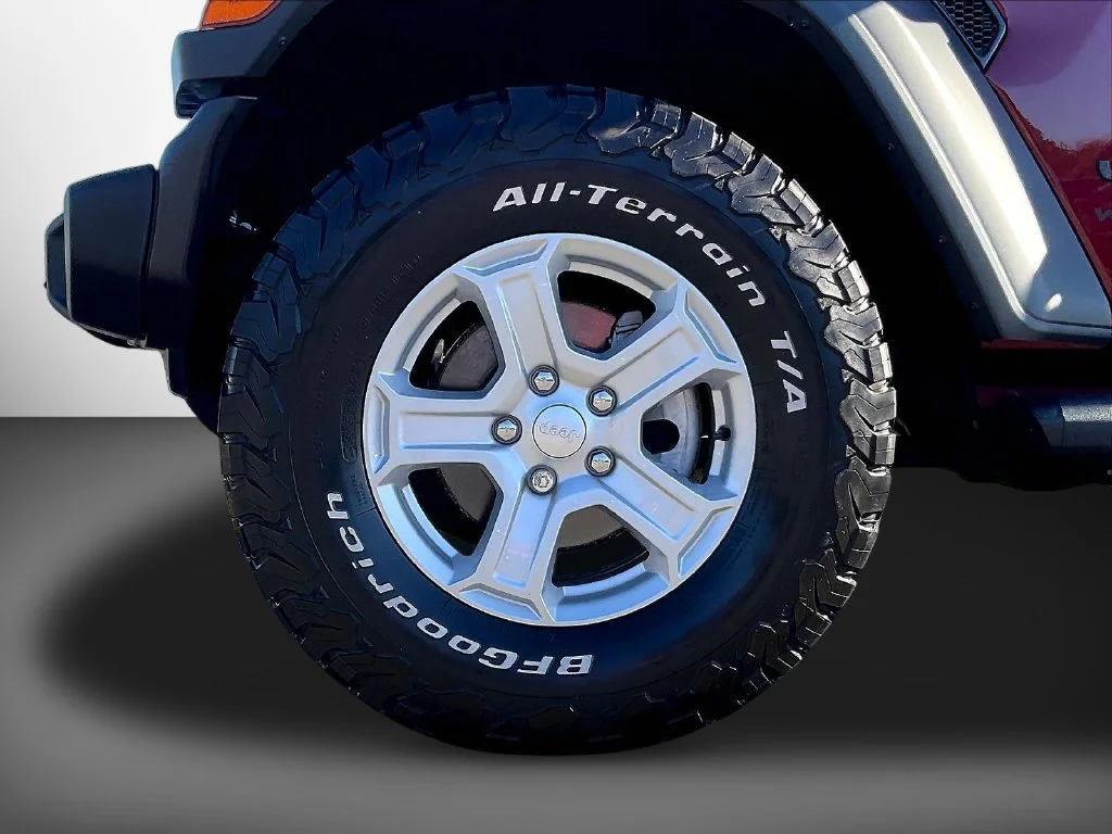 Used 2022 Snazzberry Pearlcoat Jeep Sport S image 32