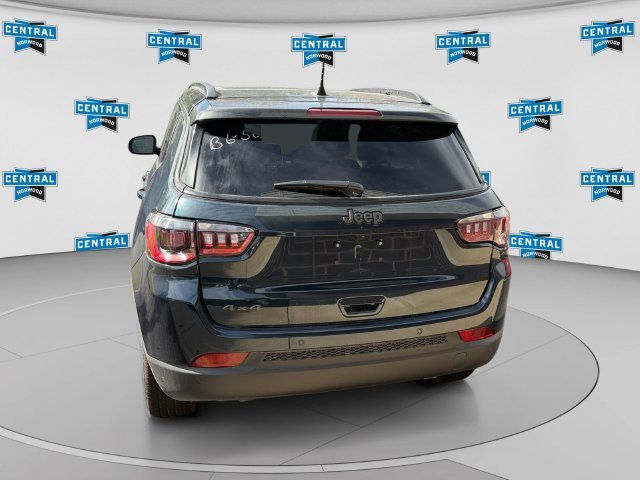 New 2026 Fathom Blue Pearl-Coat Exterior Paint Jeep Limited image 4