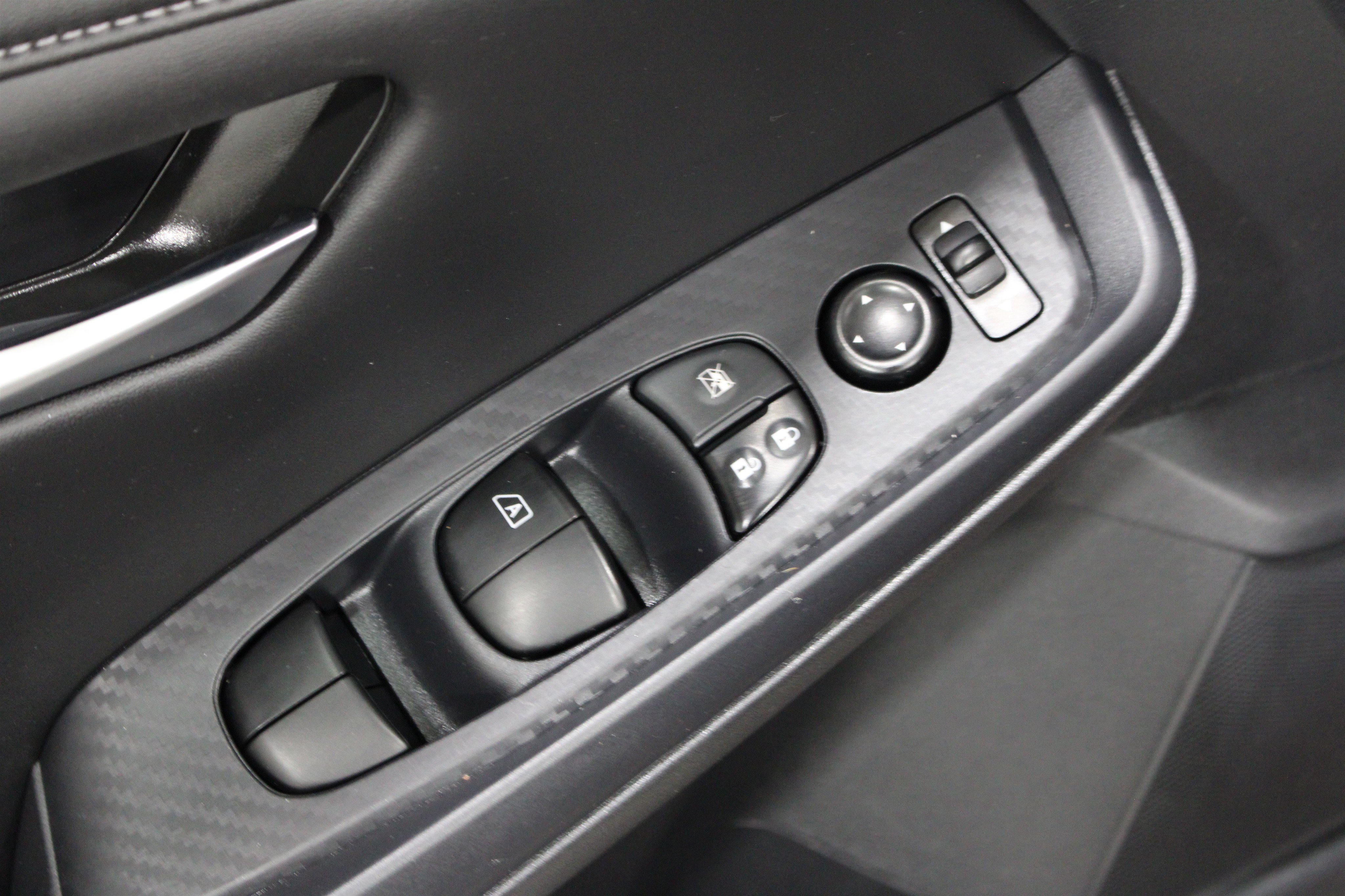 Used 2023 Rosewood Metallic Nissan SV image 7