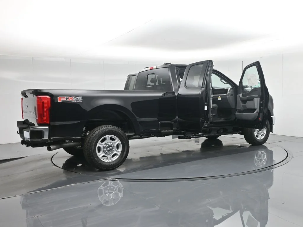 New 2026 Agate Black Metallic Ford XLT image 5