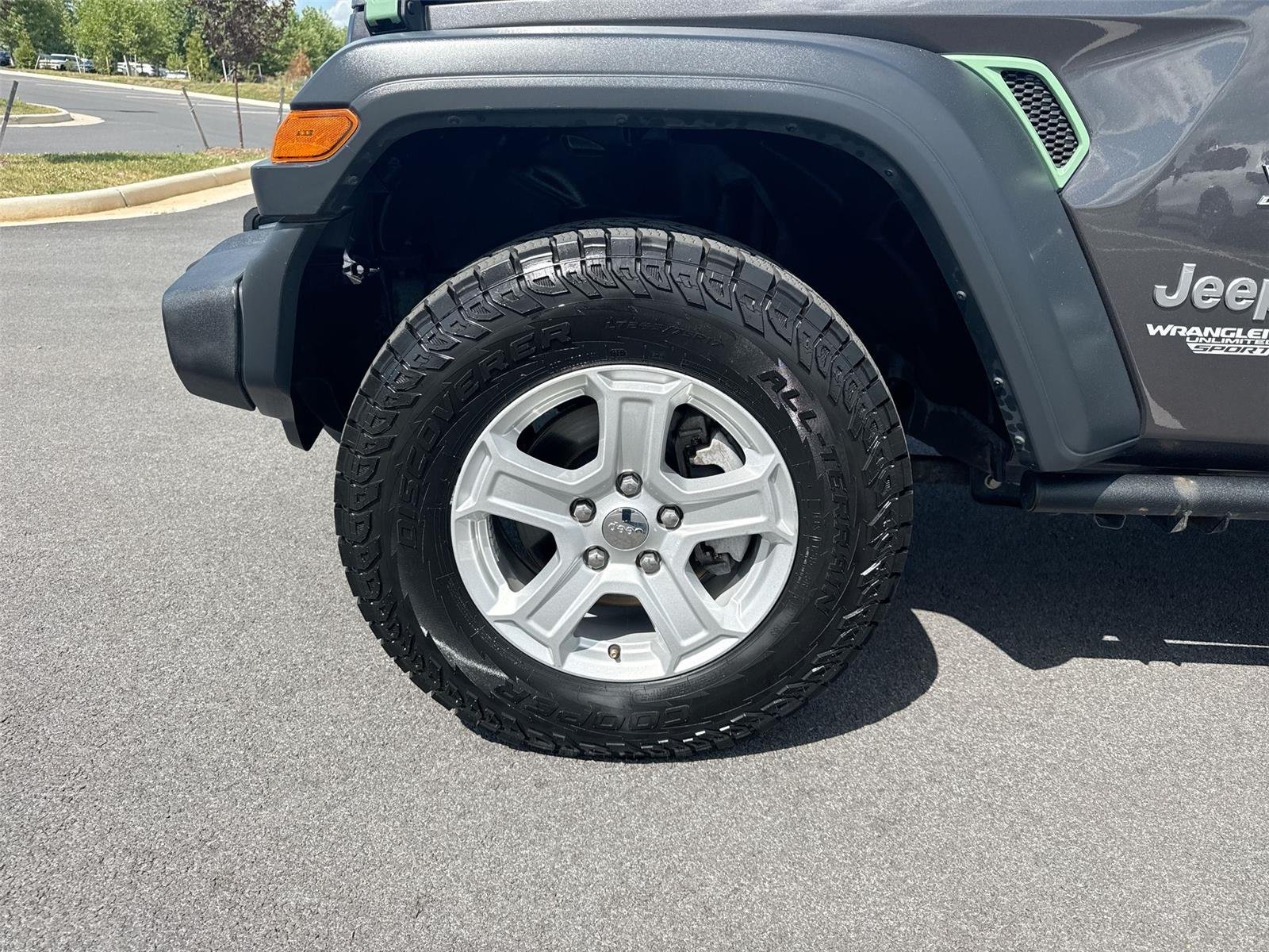 Used 2018 Granite Crystal Metallic Clearcoat Jeep Sport S image 13