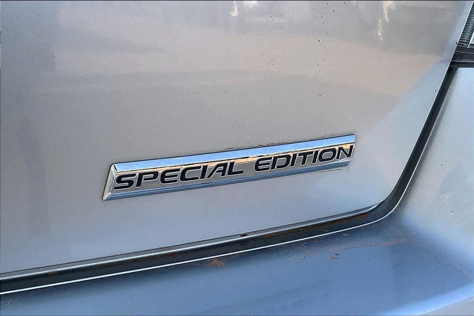Used 2012 Polished Metal Metallic Honda SE image 10