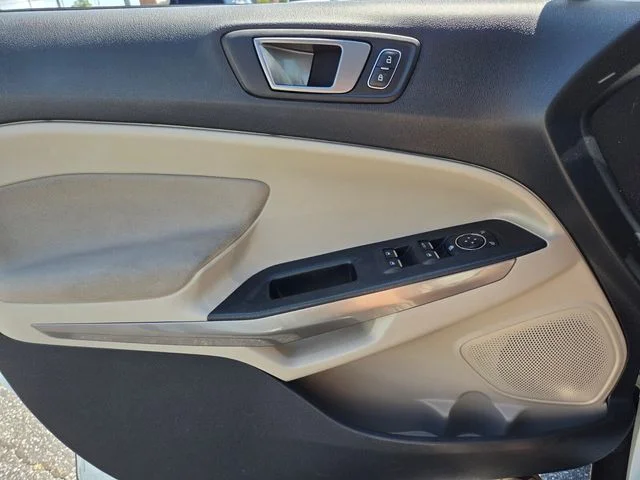 Used 2020 Diamond White Ford SE image 34
