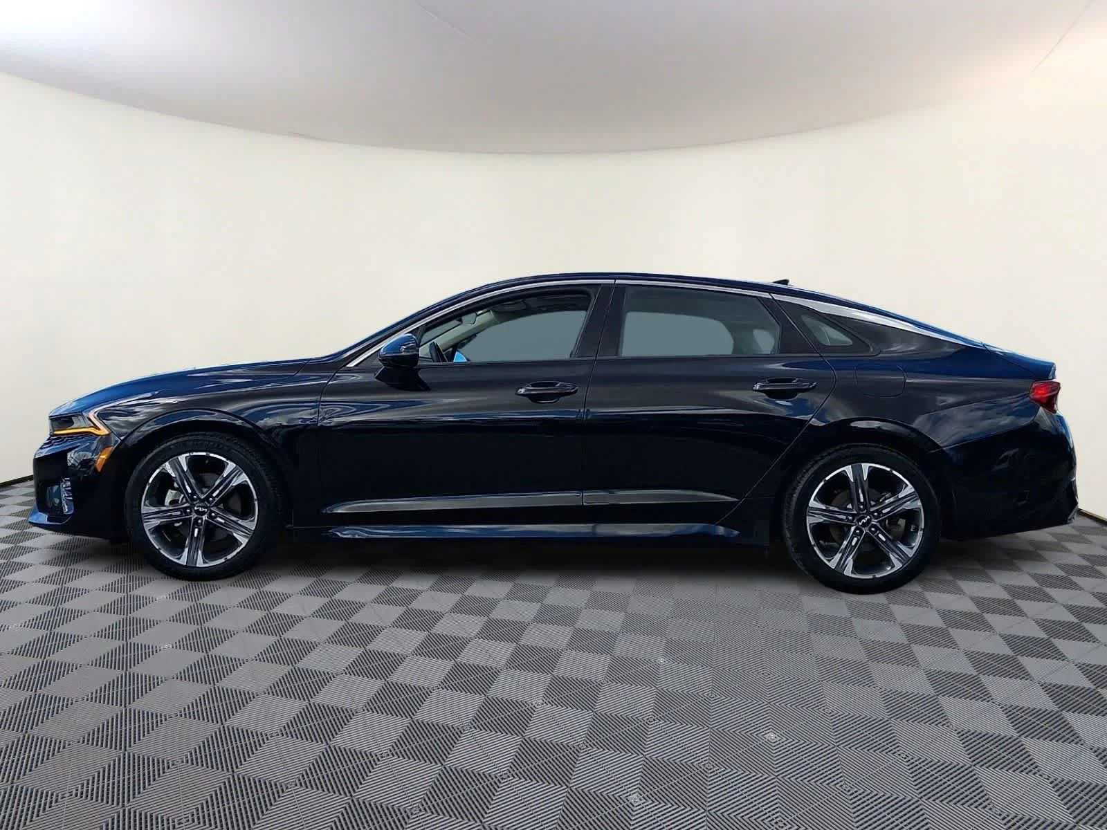 Used 2022 Ebony Black Kia EX image 8