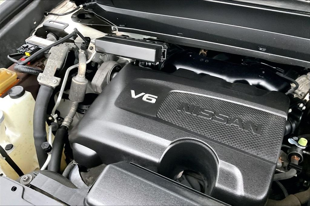 Used 2018 Glacier White Nissan SV image 32