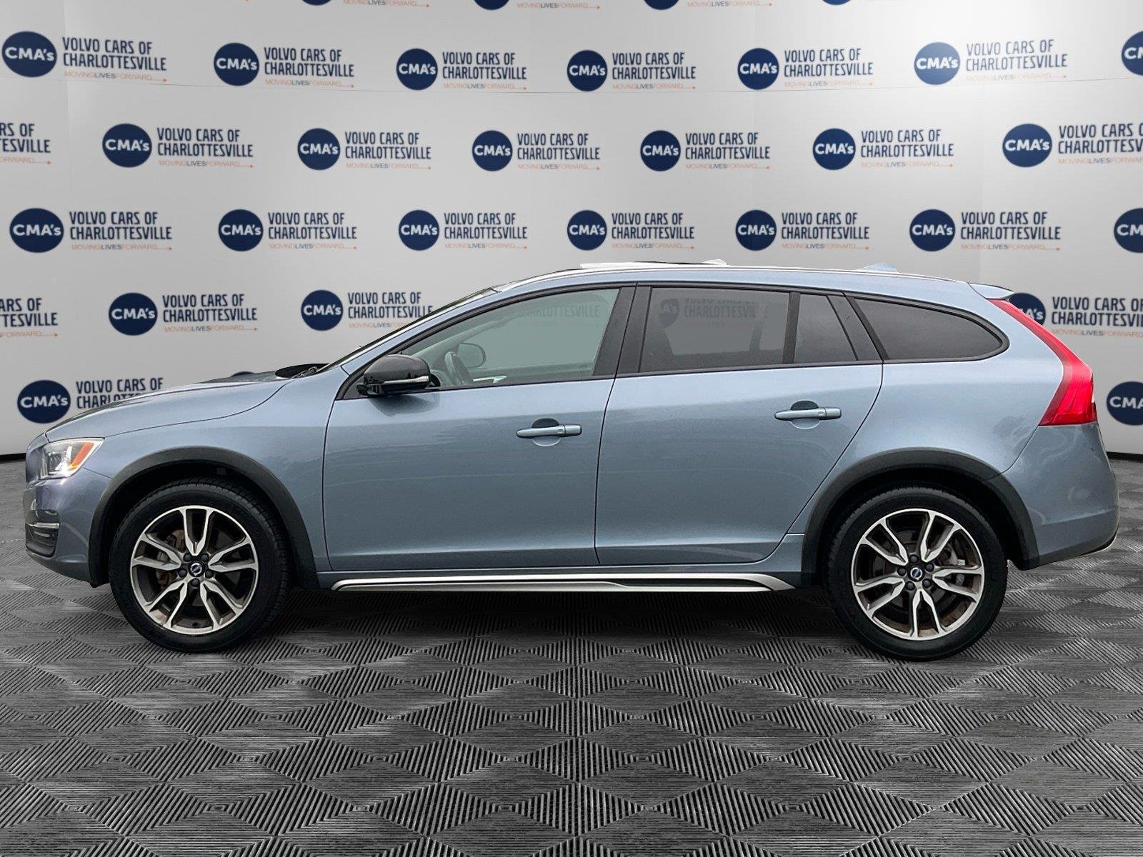 Used 2018 Mussel Blue Metallic Volvo T5PREMIER image 2