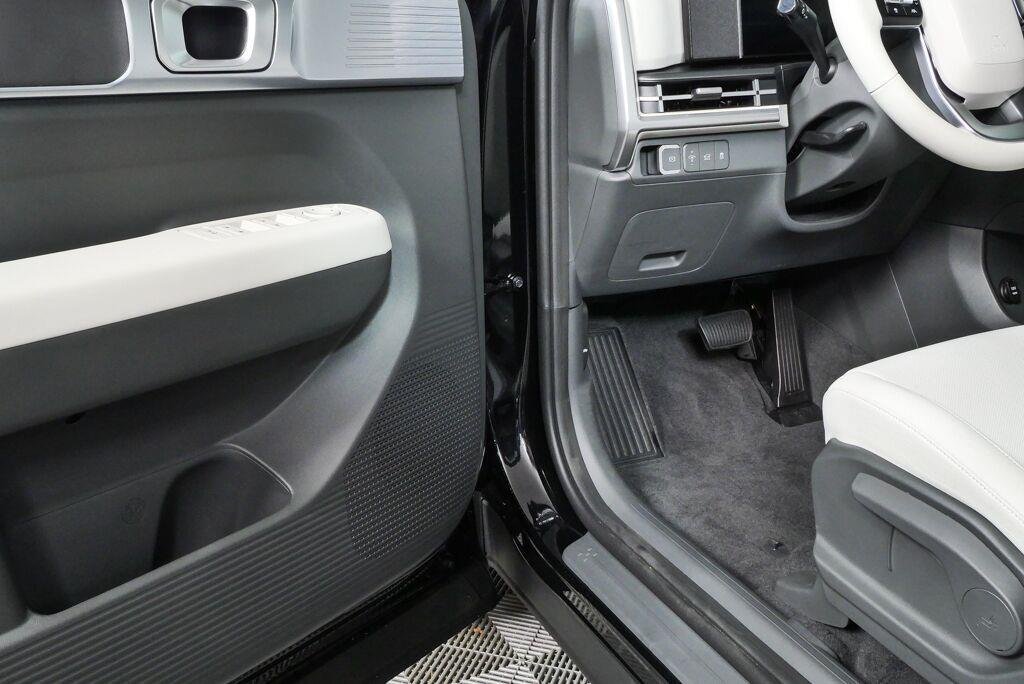 New 2026 Phantom Black Hyundai SE image 43