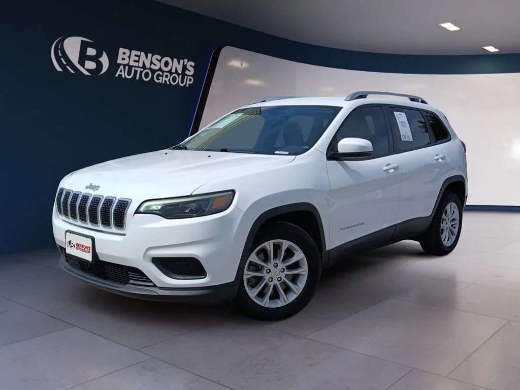Used 2021 White Jeep Latitude image 1