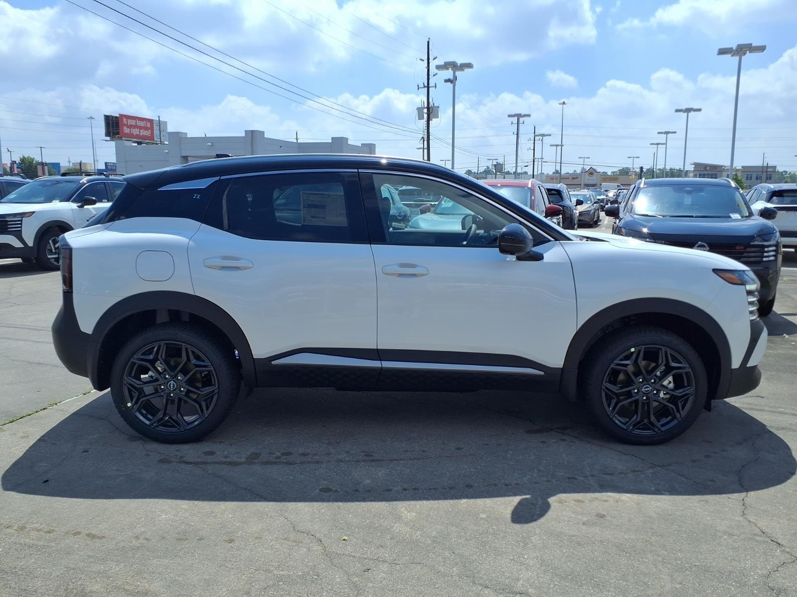 New 2026 Aspen White TriCoat / Super Black Two-tone Nissan SR image 7