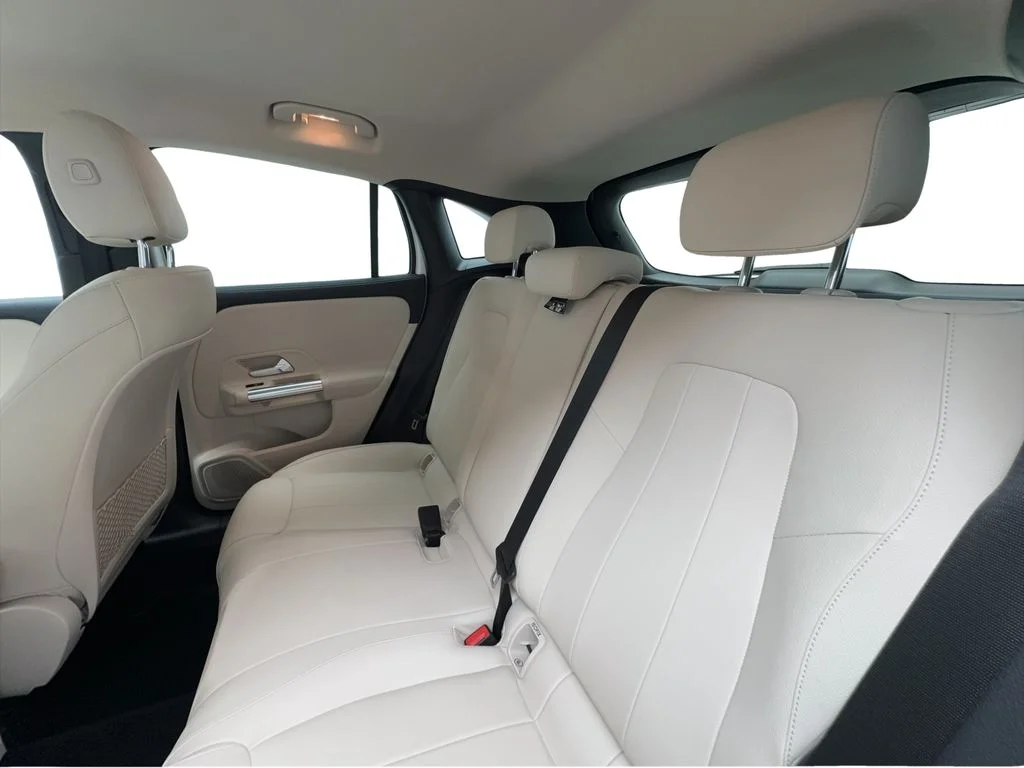 Used 2022 White Mercedes-Benz GLA 250 image 23