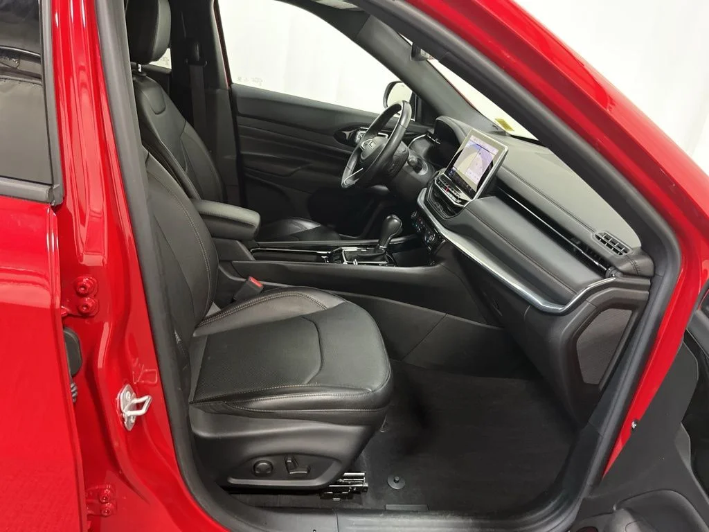 Used 2022 Red Jeep High Altitude image 19